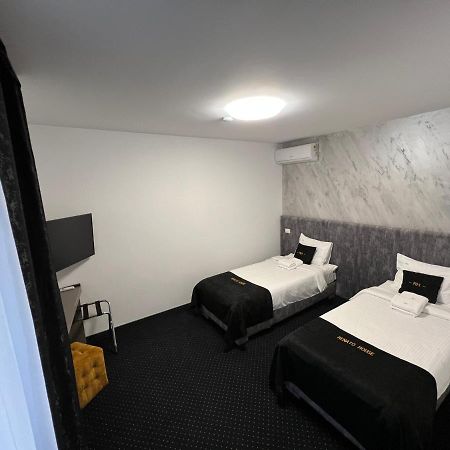 Renato House Hotell Târgu Jiu Eksteriør bilde