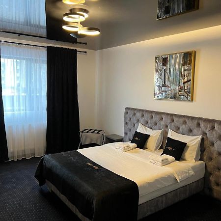 Renato House Hotell Târgu Jiu Eksteriør bilde