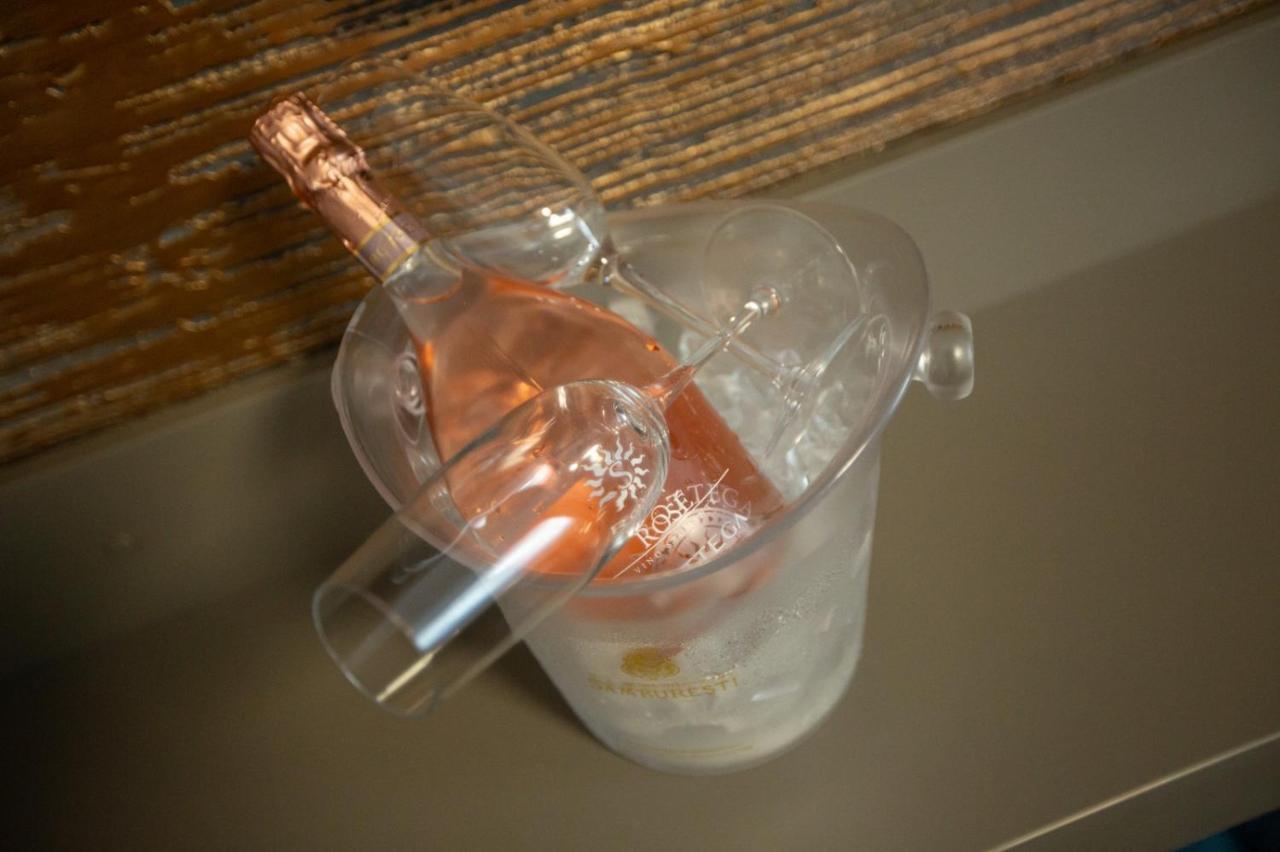Renato House Hotell Târgu Jiu Eksteriør bilde