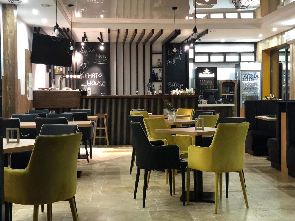 Renato House Hotell Târgu Jiu Eksteriør bilde