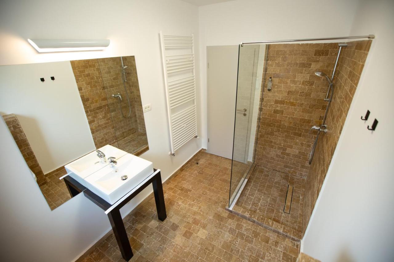 Renato House Hotell Târgu Jiu Eksteriør bilde