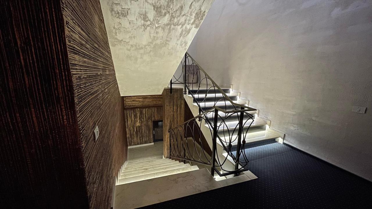 Renato House Hotell Târgu Jiu Eksteriør bilde