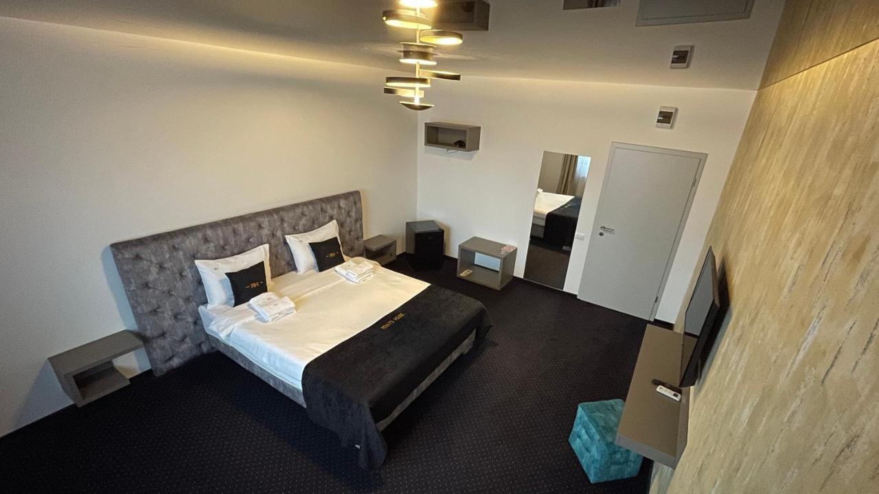 Renato House Hotell Târgu Jiu Eksteriør bilde