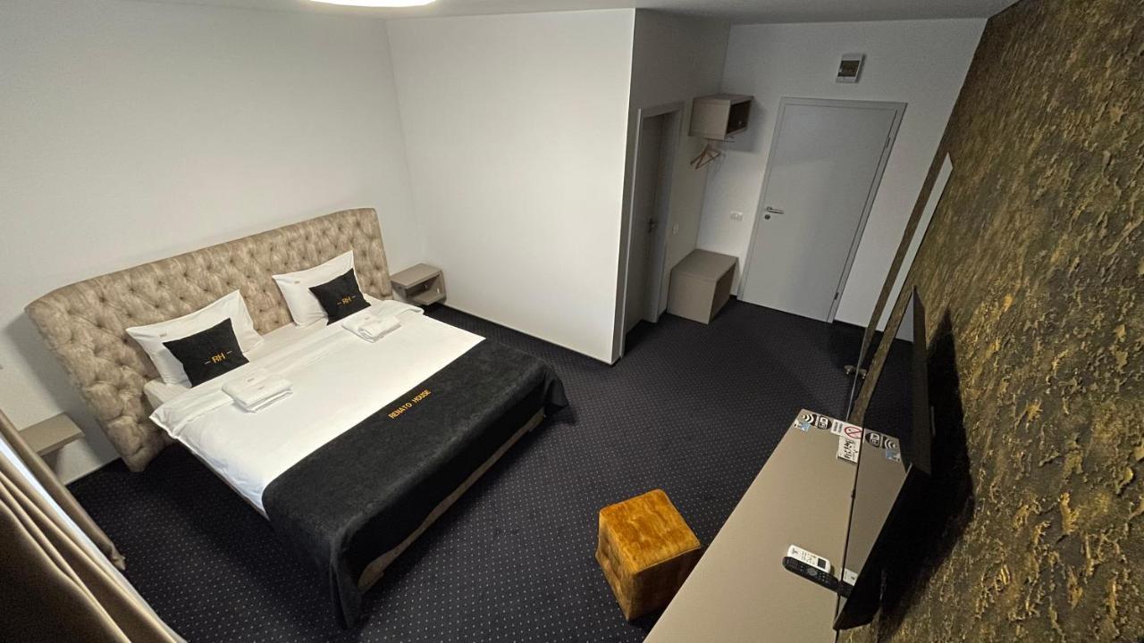Renato House Hotell Târgu Jiu Eksteriør bilde