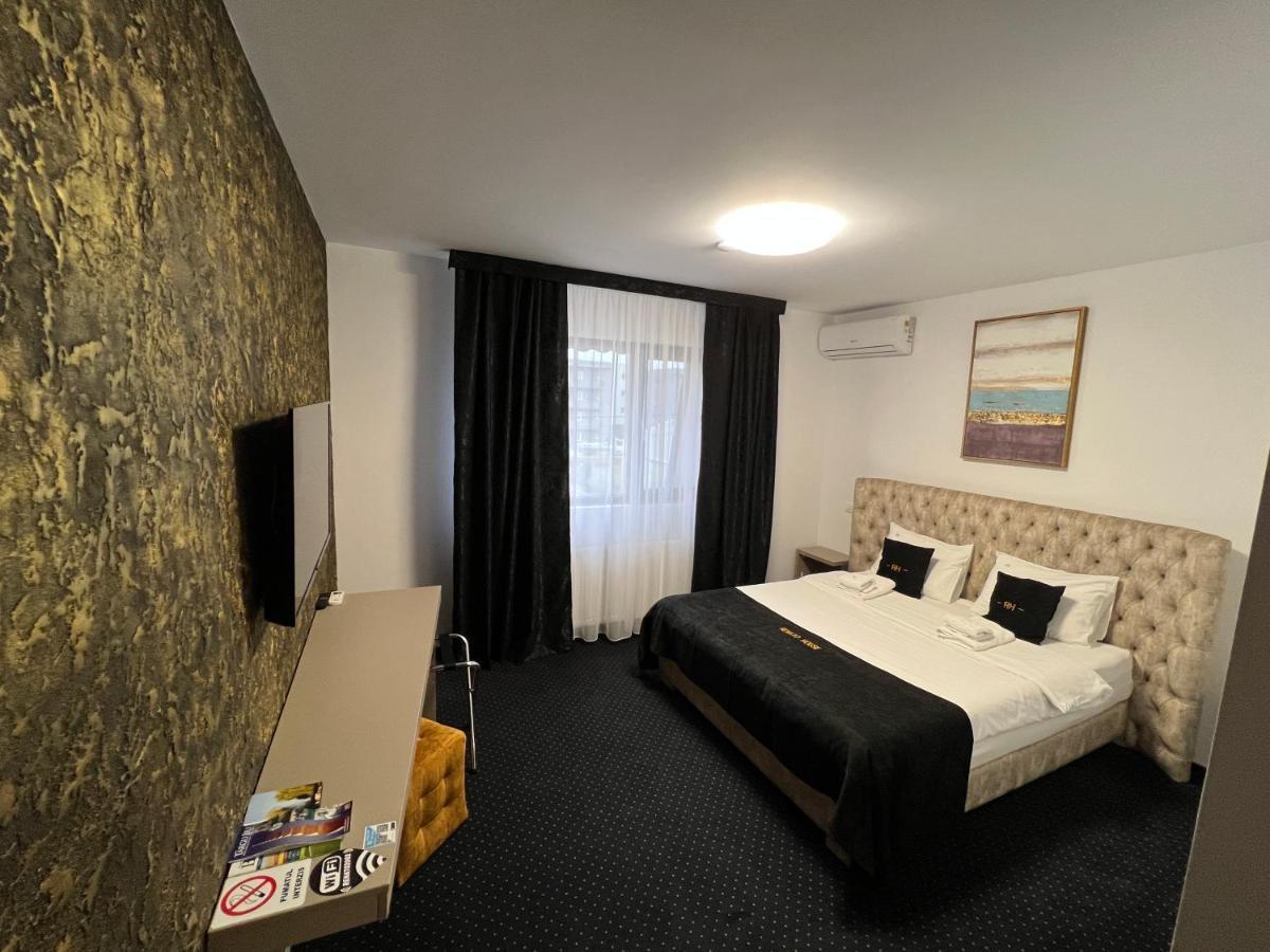 Renato House Hotell Târgu Jiu Eksteriør bilde