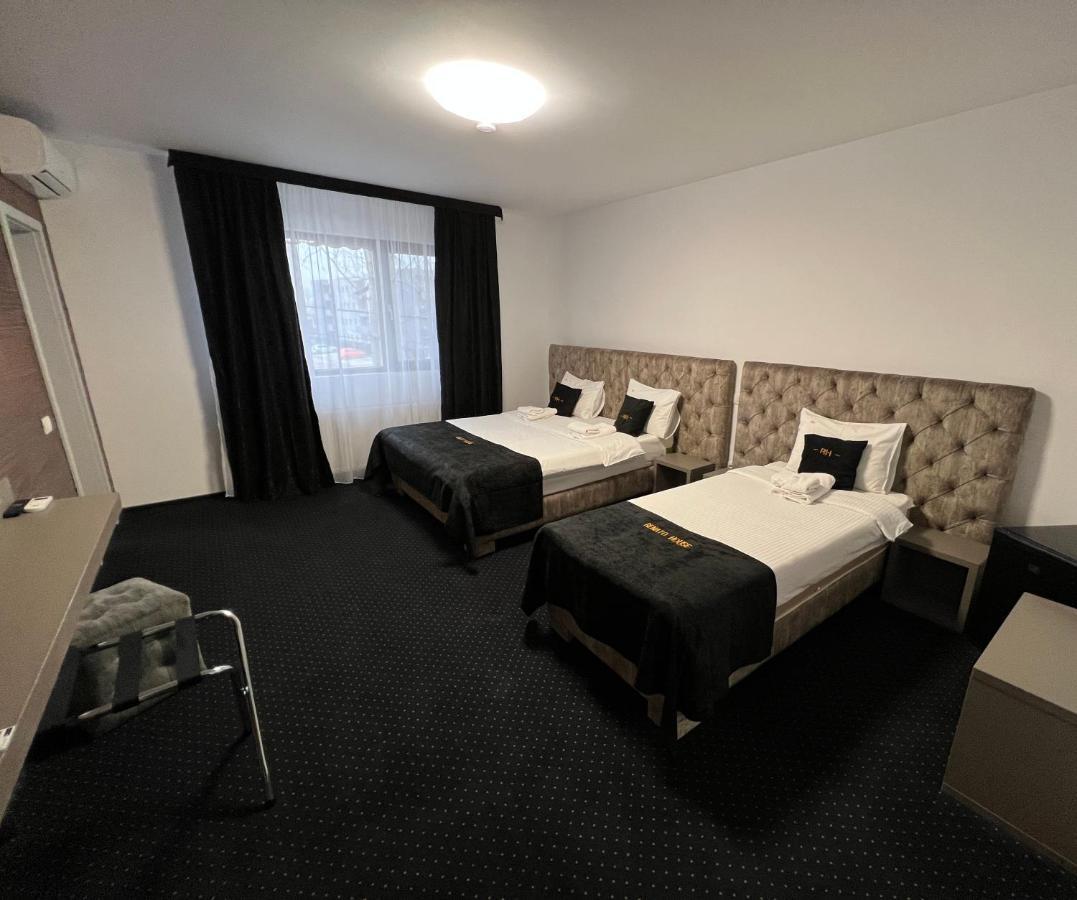 Renato House Hotell Târgu Jiu Eksteriør bilde